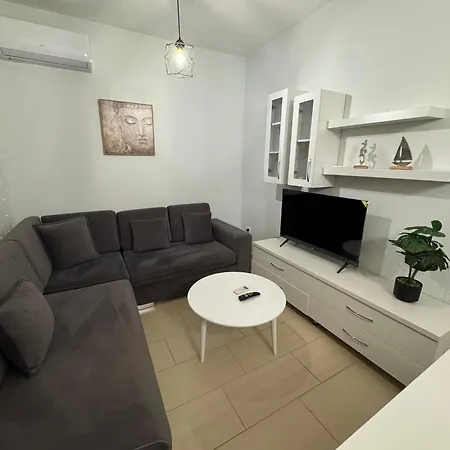 아파트 In Near Aquamarina Park Vlorë